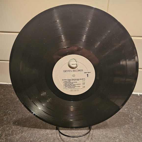 Elton John- Breaking Hearts- Vinyl Record Geffen records 1984 - Picture 5 of 6